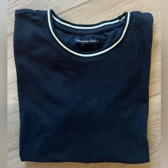 A&F Women's Black Soft T-Shirt Tee Short Sleeve Silver Stripe Around Neck Size M - Picture 6 of 7